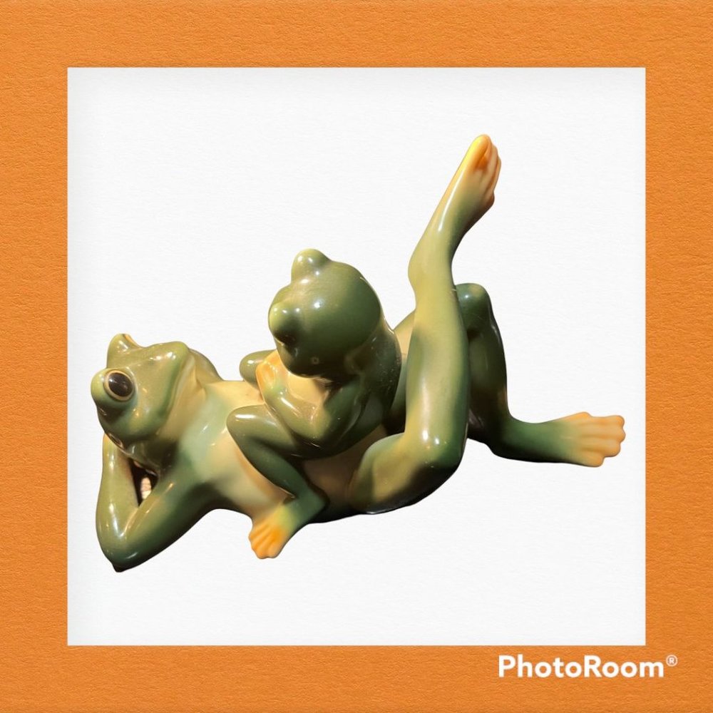 Franz Porcelain Frogs, Father and Son
